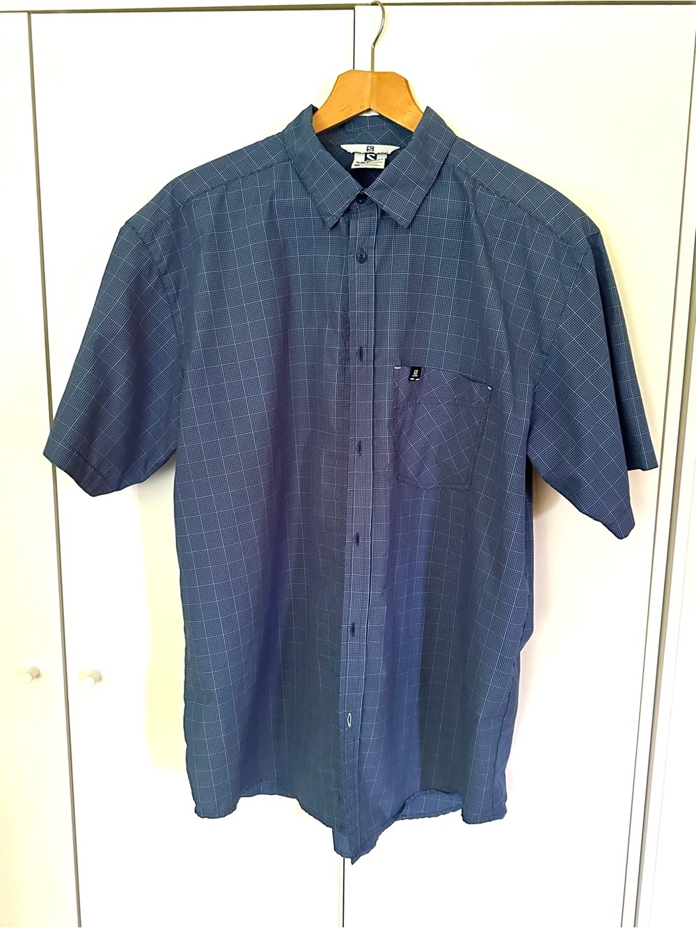 Salomon Men’s Blue Short-Sleeve Button-Down Shirt